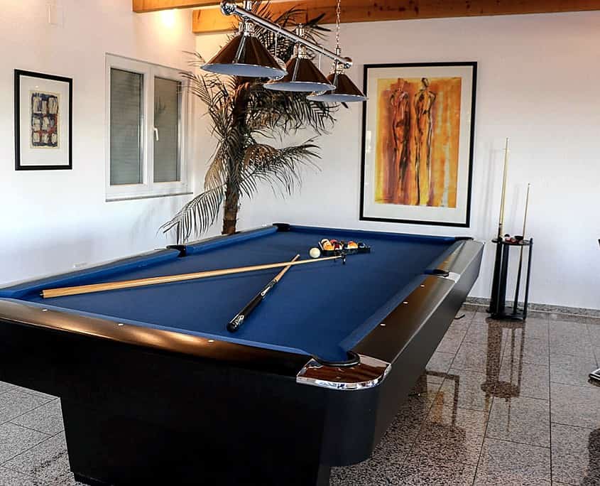 9 foot tournament pool table